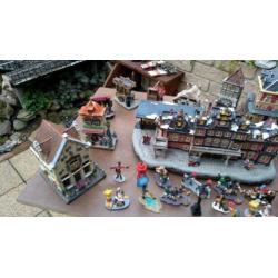 Diverse .kersthuisjes / station figuren kraampjes