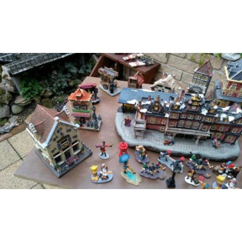 Diverse .kersthuisjes / station figuren kraampjes