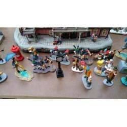 Diverse .kersthuisjes / station figuren kraampjes