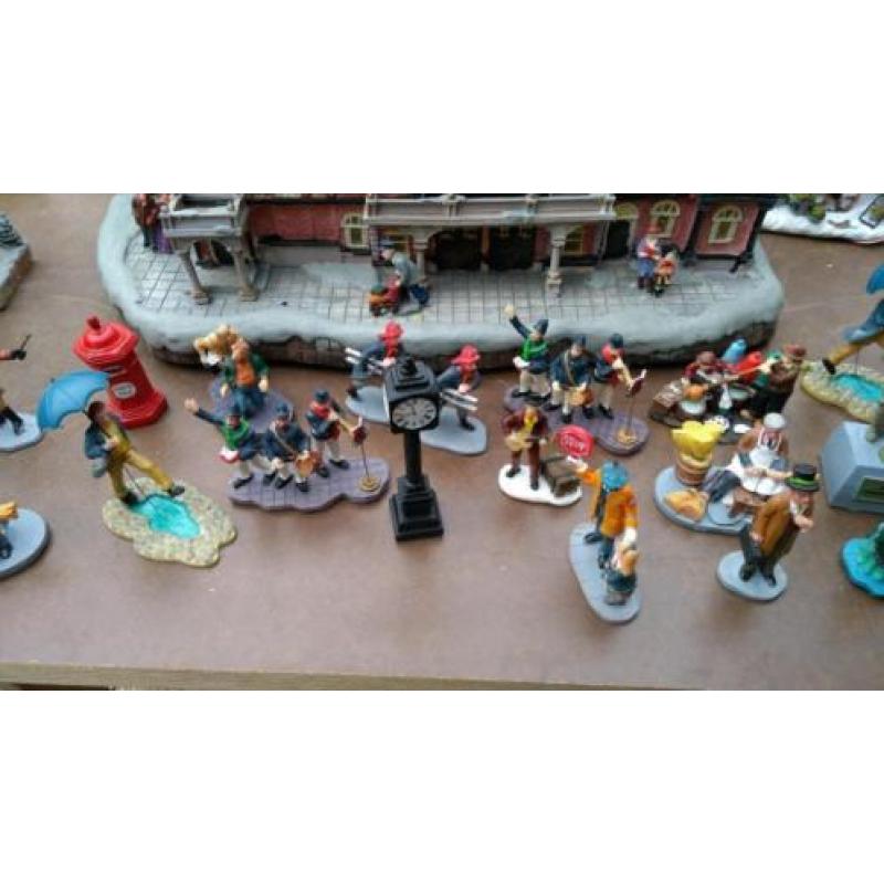 Diverse .kersthuisjes / station figuren kraampjes