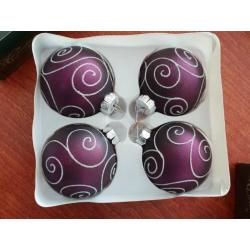 Donkerpaars met zilveren kerstballen GLAS