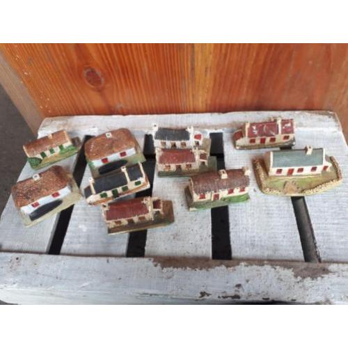 10 handpainted huisjes. Mac ri miniatures.