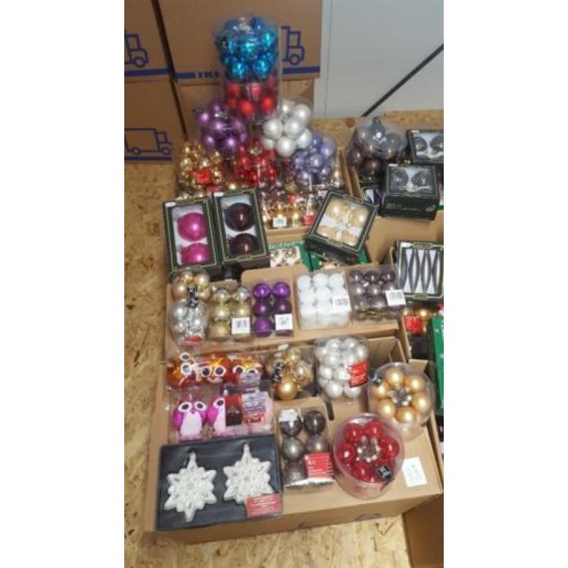 Partij 2 230 dozen kerstballen