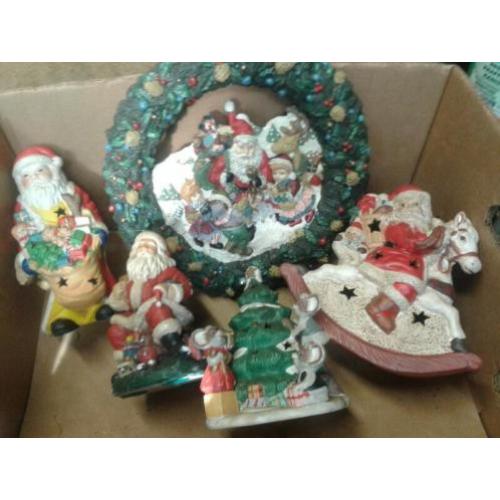 Doos met oude Kerst Beelden