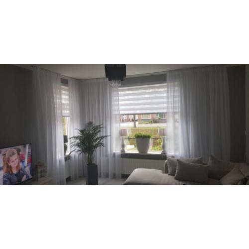 Witte in between gordijnen vitrages
