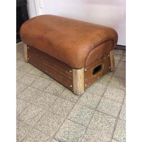 Vintage gymbok hocker leren top 55 x 35