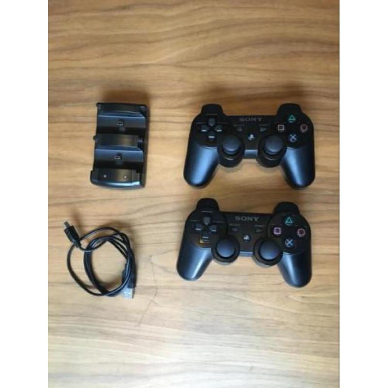 Playstation 3 + 37 games + move + 2 controllers + loaddock
