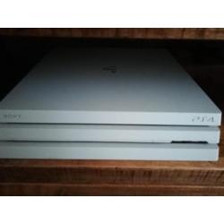 Ps4 pro 1TB! Met 7 games en 2 controllers!!!